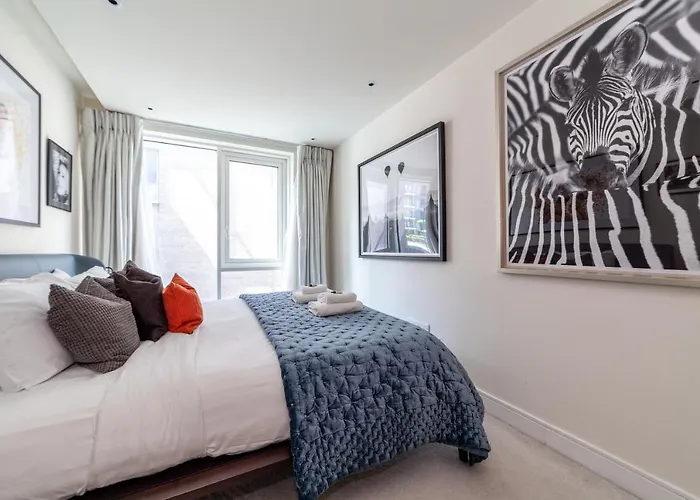 Stylish 2-Br Ground Floor Apt In Chelsea